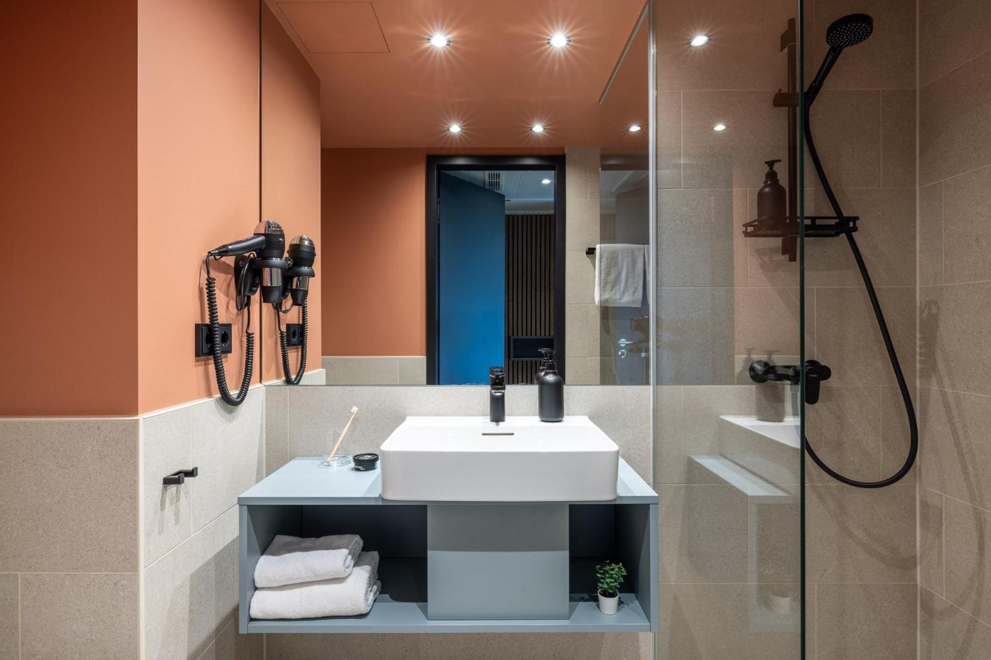 The Base Hotel 3*